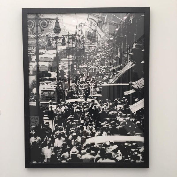 NOON RUSH HOUR ON FIFTH AVE 1949 BY VIC MUNIZ